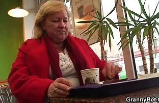 XXX Ketika perempuan cersek sedarah bergambar bermain dengan pussies